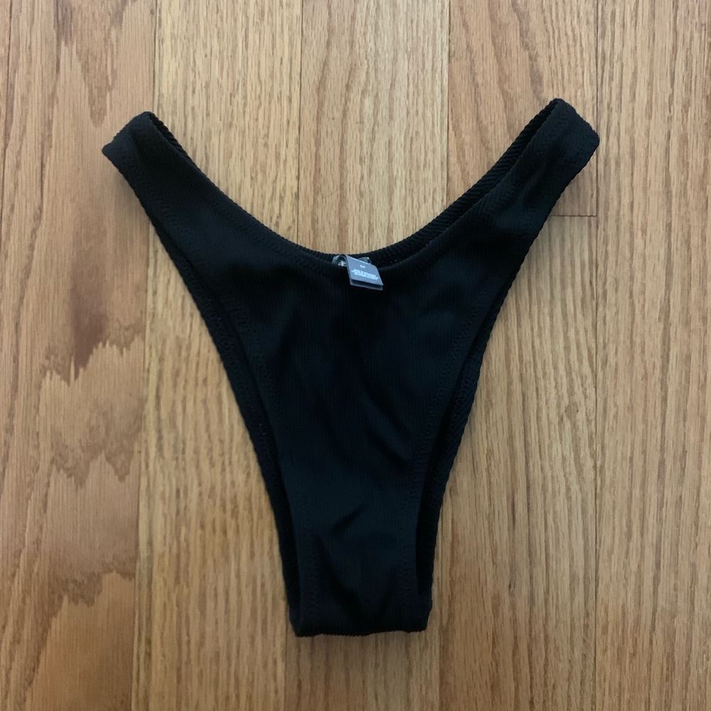 Black ribbed v high leg cheeky bikini bottom